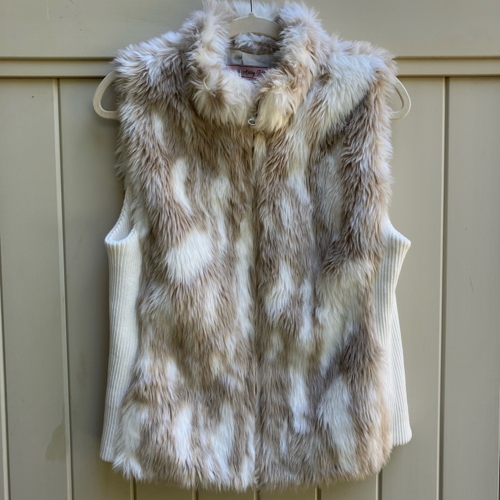Miss Ashley Petite faux fur zip vest brown white sweater detail large mobwife
